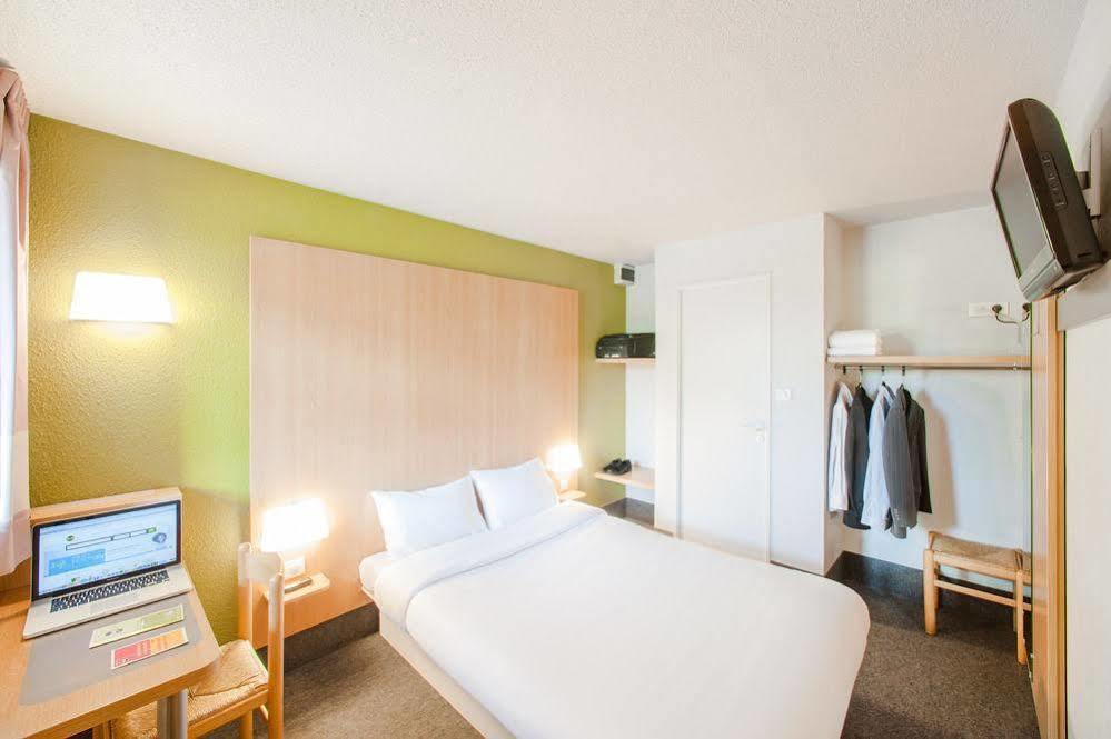 B&B Hotel Alencon Nord Buitenkant foto